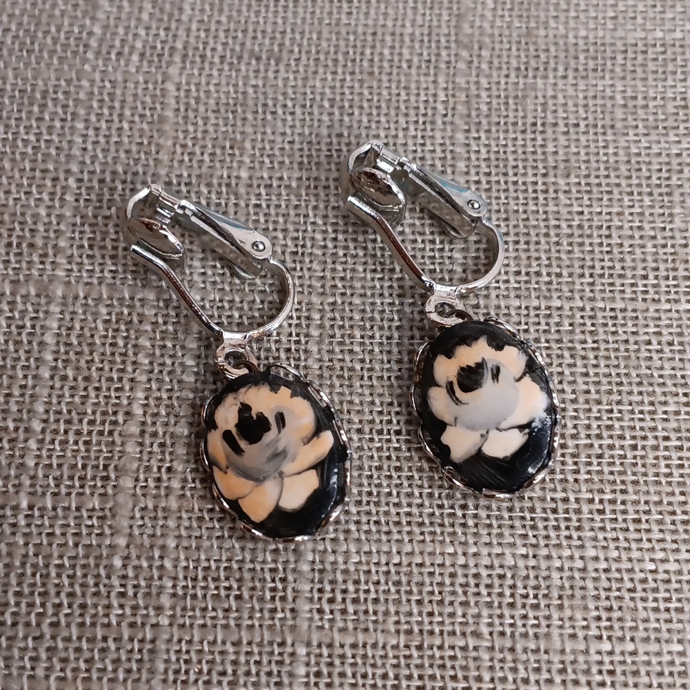 Black White Rose Dangle Silver Tone Clip Earrings Vintage - Picture 3 of 5